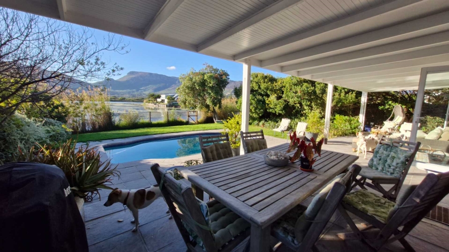 To Let 4 Bedroom Property for Rent in Lake Michelle Western Cape